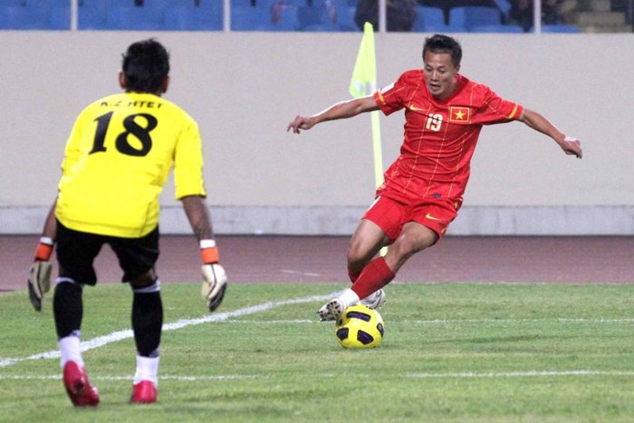 Năm nay mới 24 tuổi, Lương 'Dị' đã và đang trở thành niềm hi vọng vàng của bóng đá Việt Nam ở những giải đấu lớn, đặc biệt là AFF Cup 2012 sắp tới.